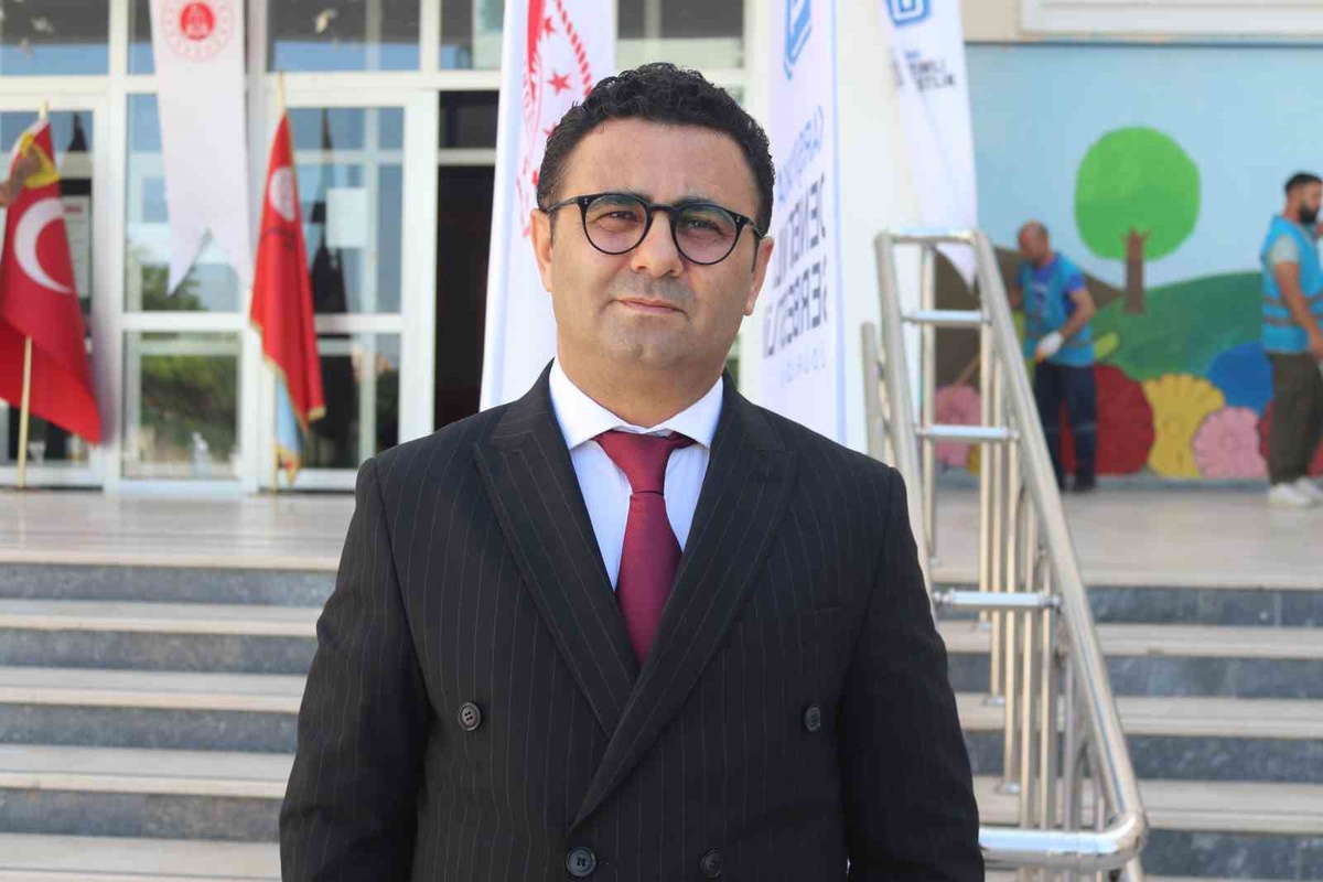 İzmir'de Yükümlüler Okul Temizliği Yaptı