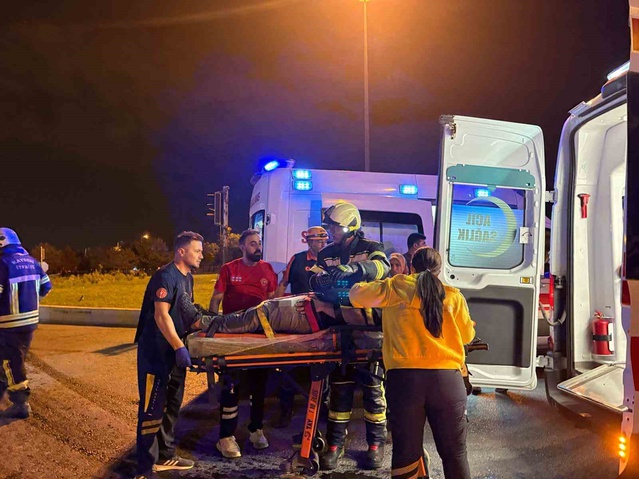 Kayseri’de feci kaza: Yolcu otobüsü ile yakıt tankeri taşıyan tır çarpıştı: 30 yaralı