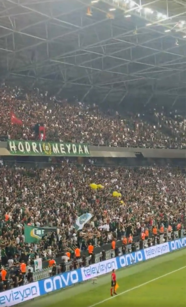 Kocaelispor-Amedspor maçında sarı poşet sallayan 5 şüpheli için gözaltı kararı
