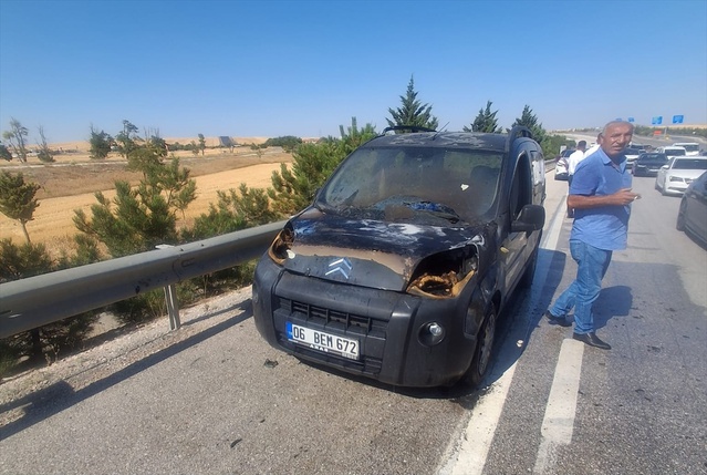Kulu'da Araç Yangını Tankerle Söndürüldü