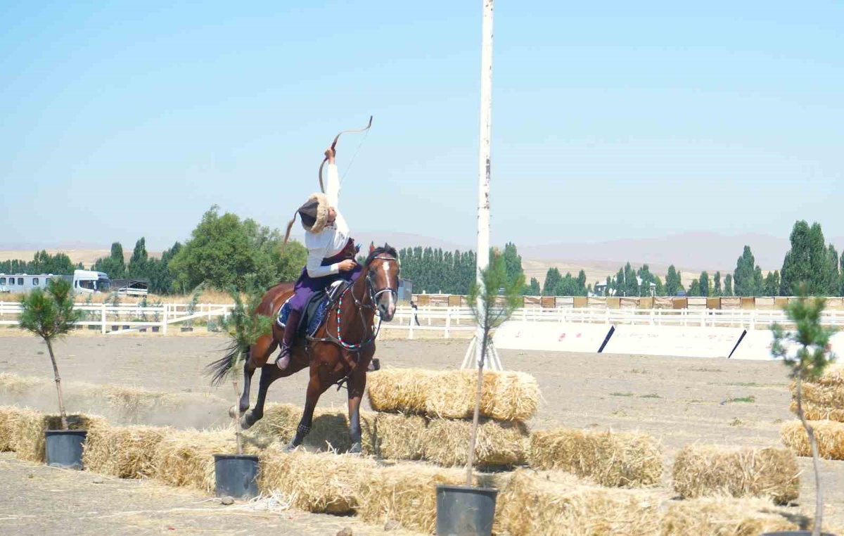 Malazgirt'te Atlı Okçuluk Şampiyonası Yapıldı