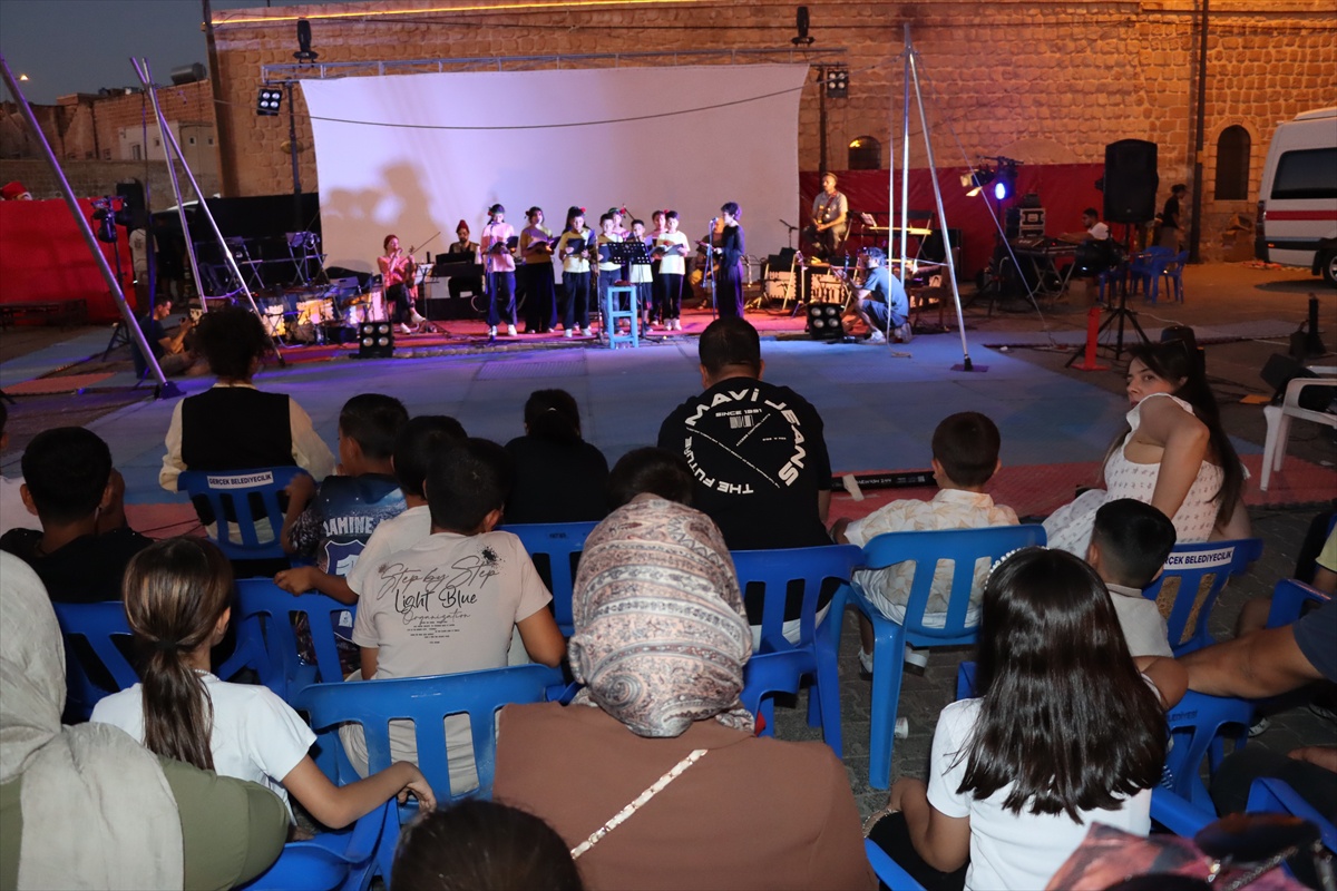 Midyat'ta Uçan Halı Çocuk Festivali