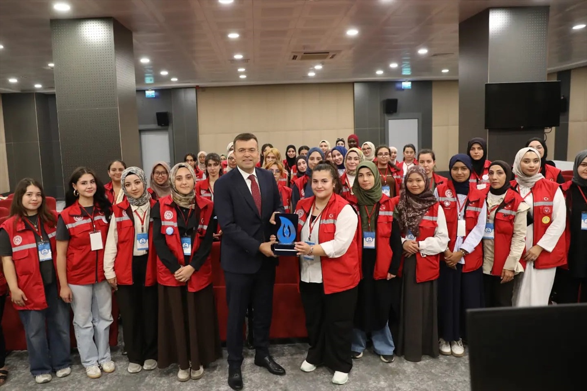 Gençlerden Vali Akmeşe\'ye Ziyaret