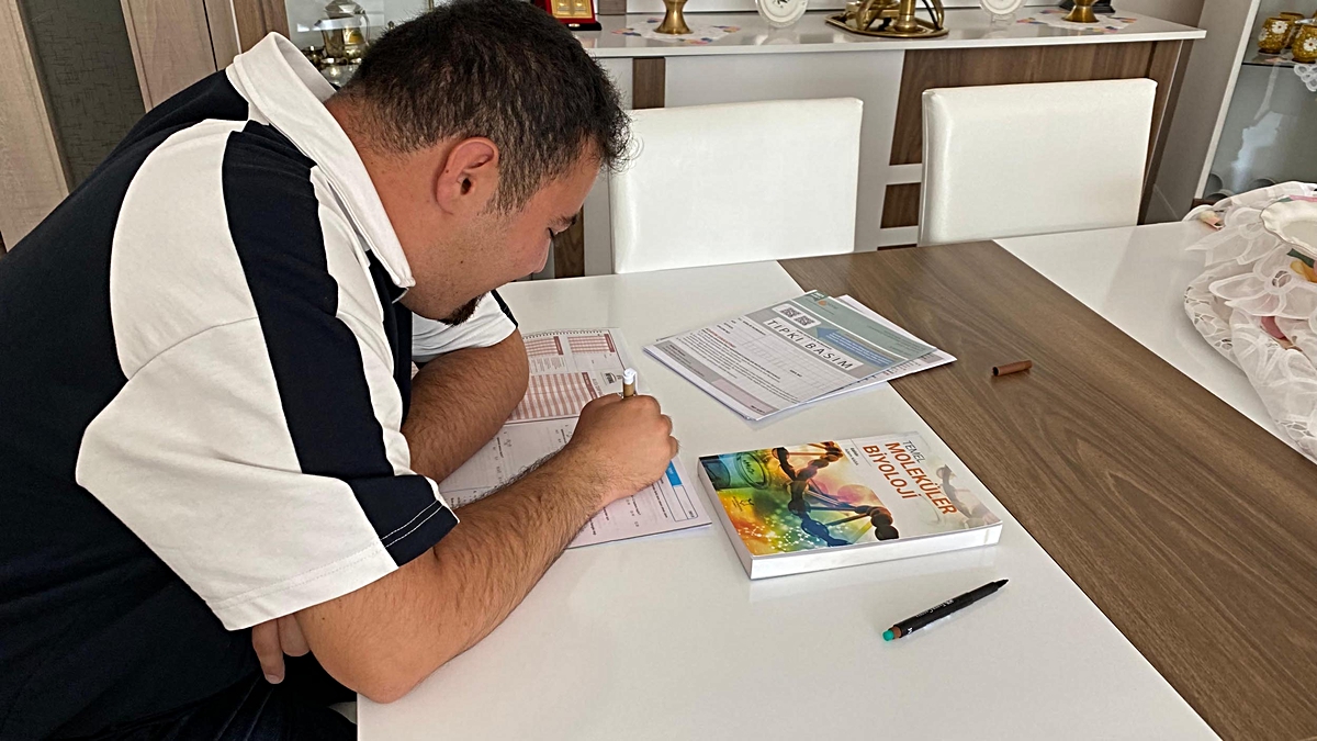 Otizmli Genç YKS Başarısıyla Üniversiteyi Kazandı