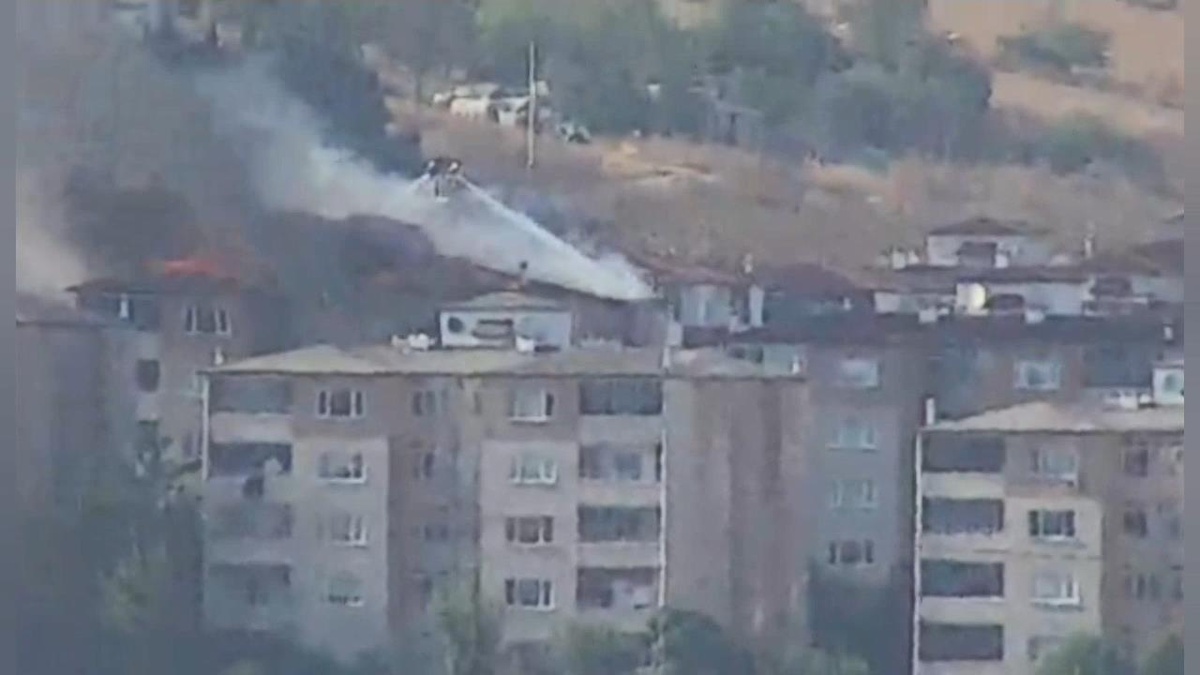 Silivri'de Apartman Çatısında Yangın