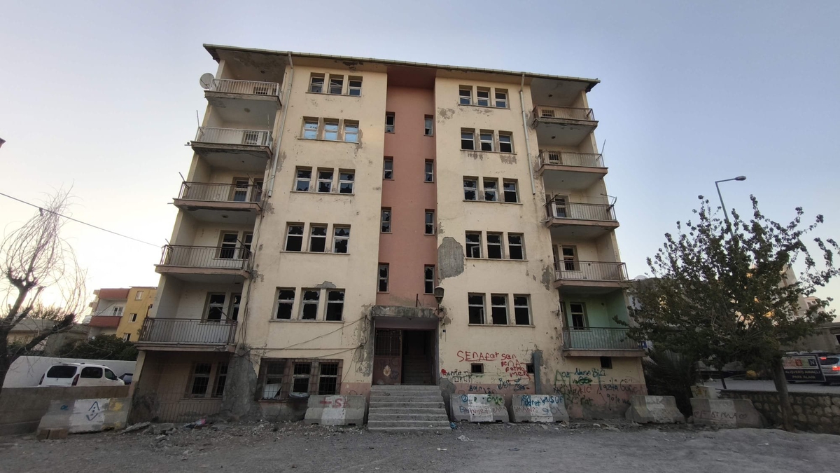 Silopi'deki Atıl Polis Lojmanları Tepki Topladı