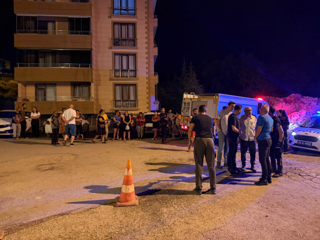 Temel kazısı faciaya davetiye çıkardı: 5 katlı bina boşaltıldı