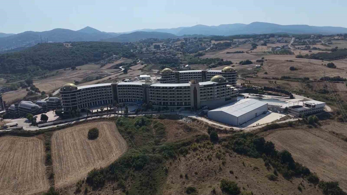 Yalova’da haklarını alamayan çalışanlar otelden ayrılmıyor