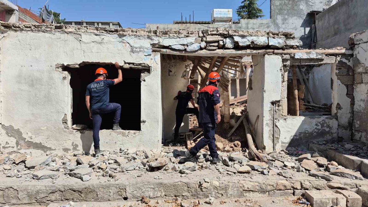 Adıyaman'da Yıkımda Kaza: İşçi Yaralandı