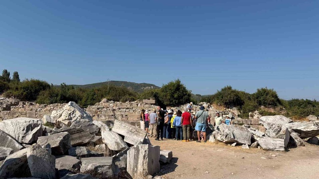 Kyzikos Antik Kenti Yunan Turistleri Ağırladı