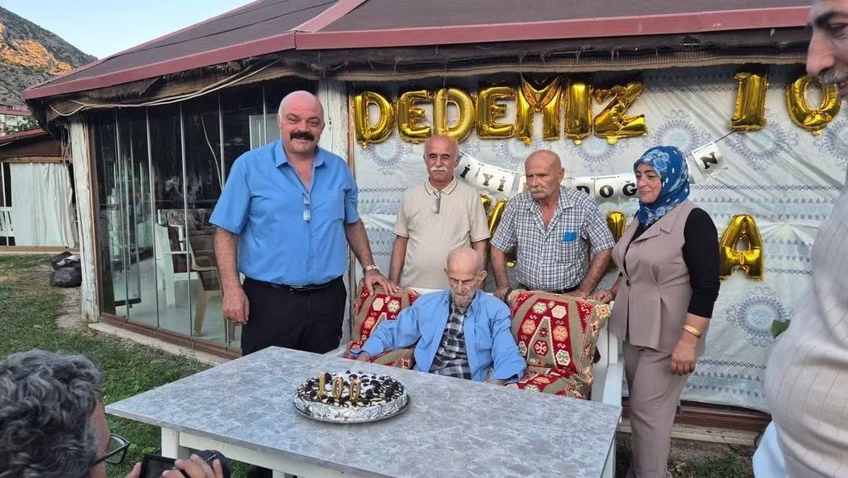 Asırlık Çınar Ali Gezer Hayatını Kaybetti