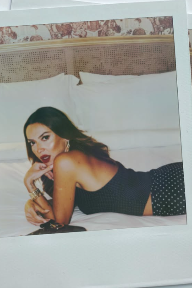 Hadise’den iddialı pozlar ve efsane dans! Beyrut’u salladı