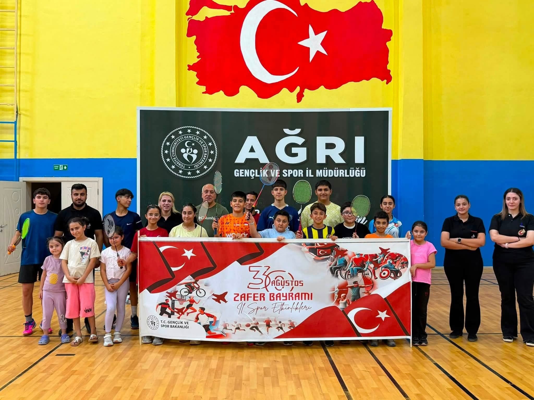 Ağrı'da Zafer Bayramı'nda Badminton Turnuvası