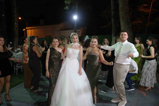 Türk ve Romanyalı Aşıkların Düğünü