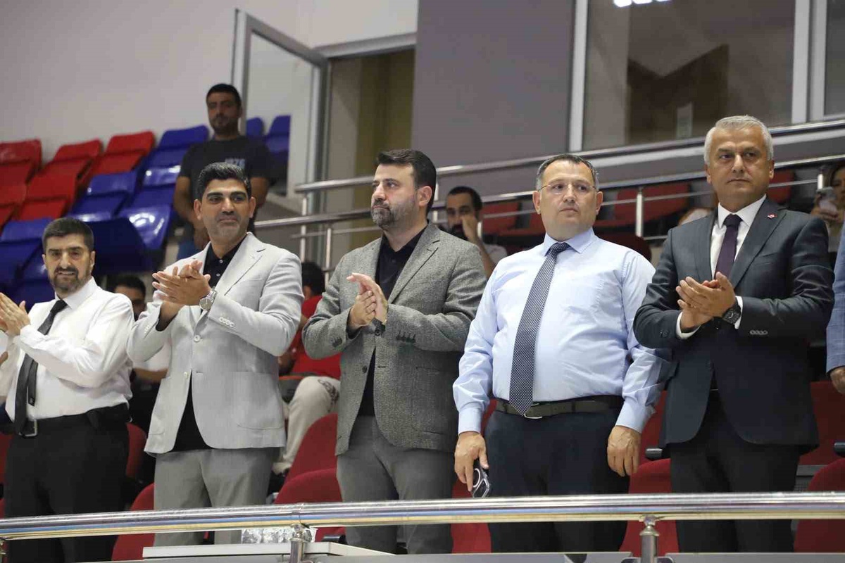 Karabük'te Taekwondo Şampiyonası Başladı