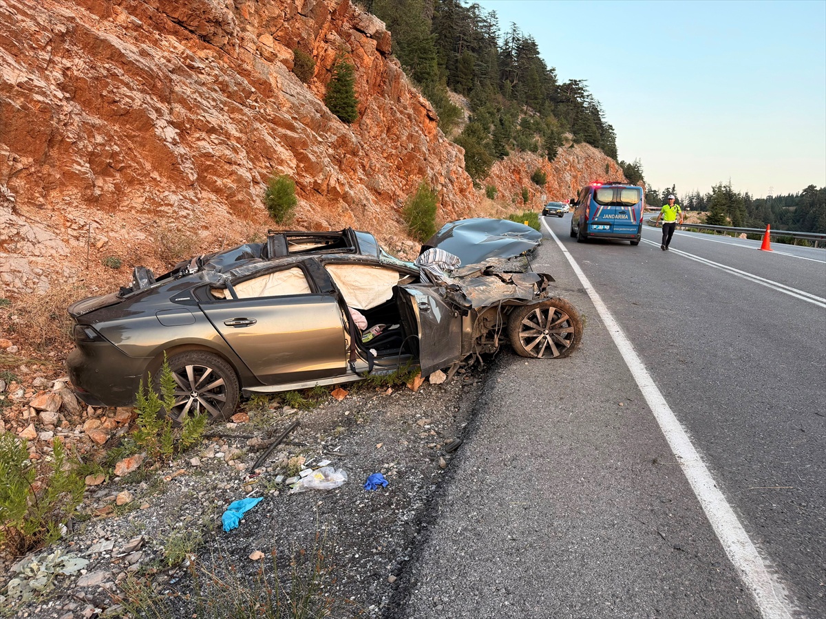 Akseki'de Kaza: 1 Ölü, 2 Yaralı