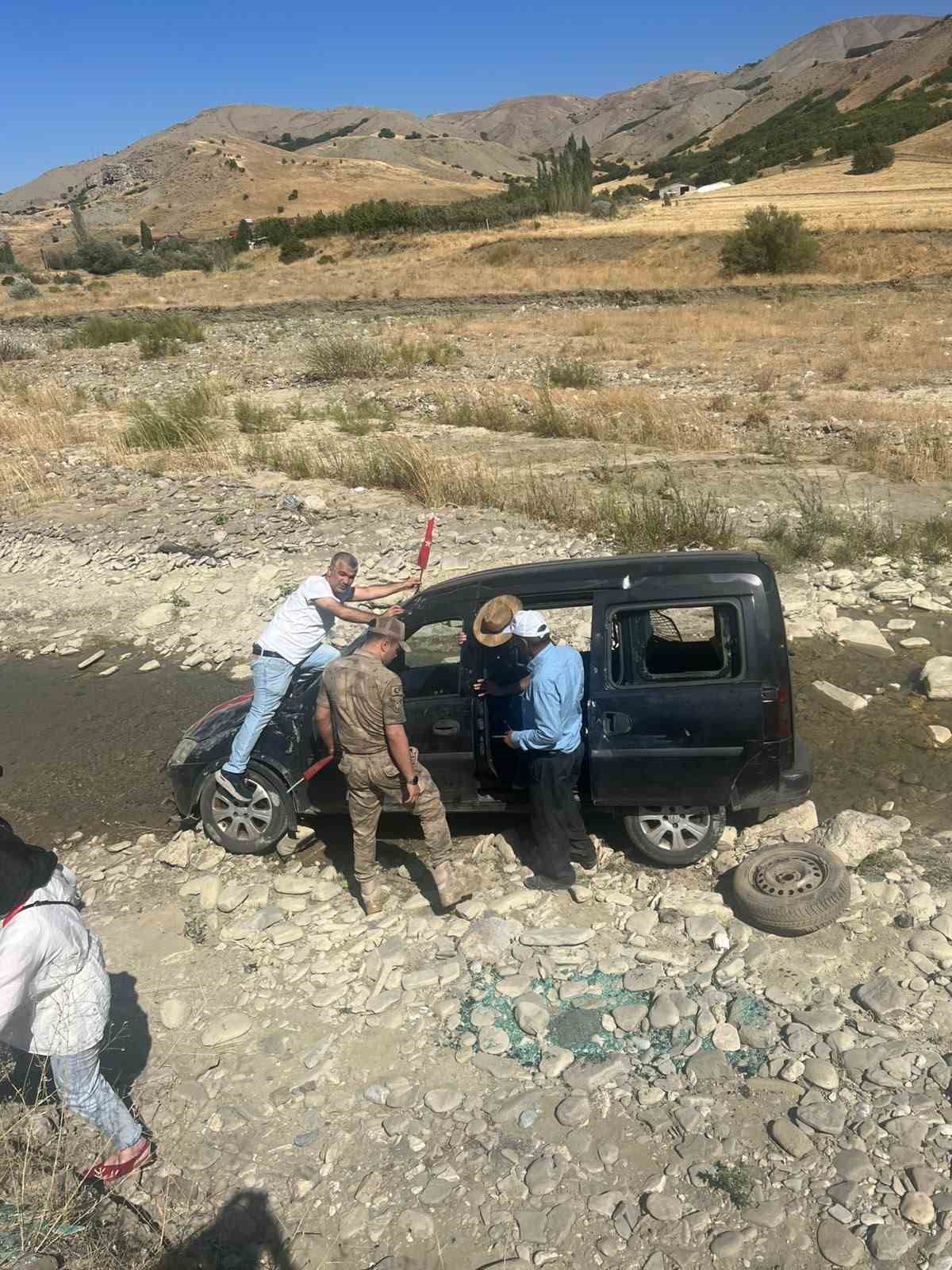 Korkut'ta Araç Dere Yatağına Düştü!