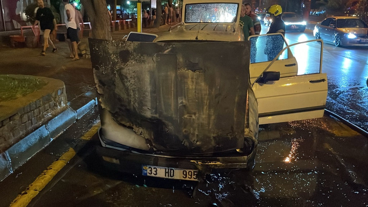 Efeler'de Otomobil Yangını