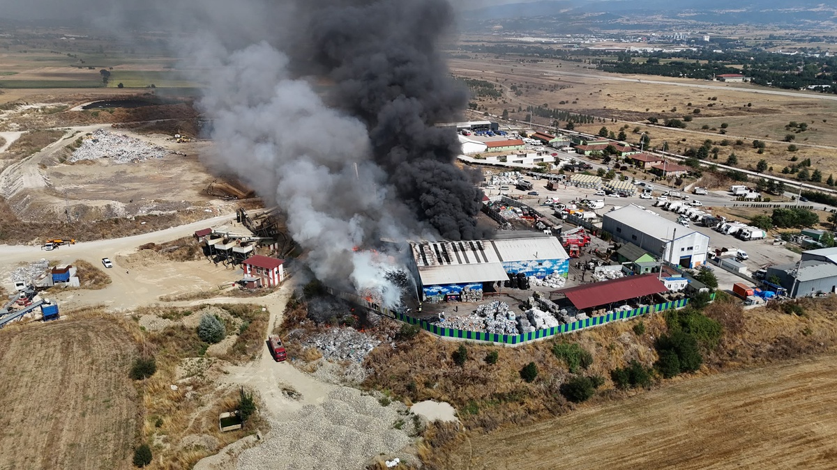 Bolu'da Atık Tesisinde Yangın Kontrol Altında