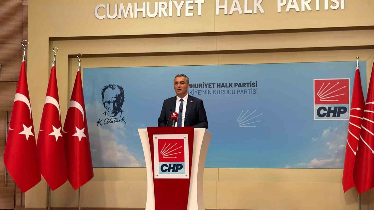 CHP Sözcüsü Sarı: 'Mansur Bey, CHP’nin kurumsal kimliğinin içinde siyaset yapmaya karar vermiş durumdadır'