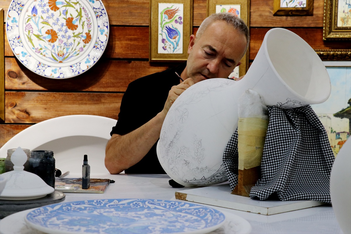 Gelenekten Geleceğe: Rıdvan Aşar'ın Çini Sanatı