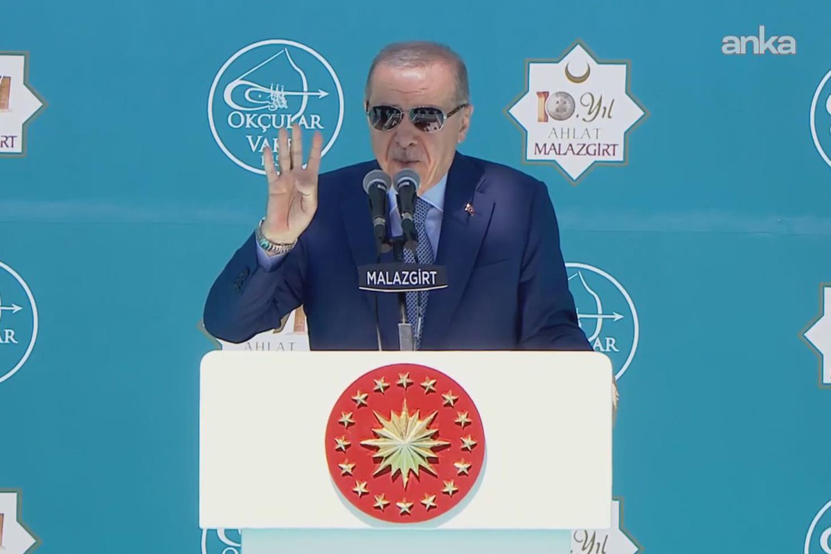 Cumhurbaşkanı Erdoğan'dan Malazgirt'te kritik mesaj: Coğrafyamızı barış yurdu yapmak için atımızın kuyruğu...