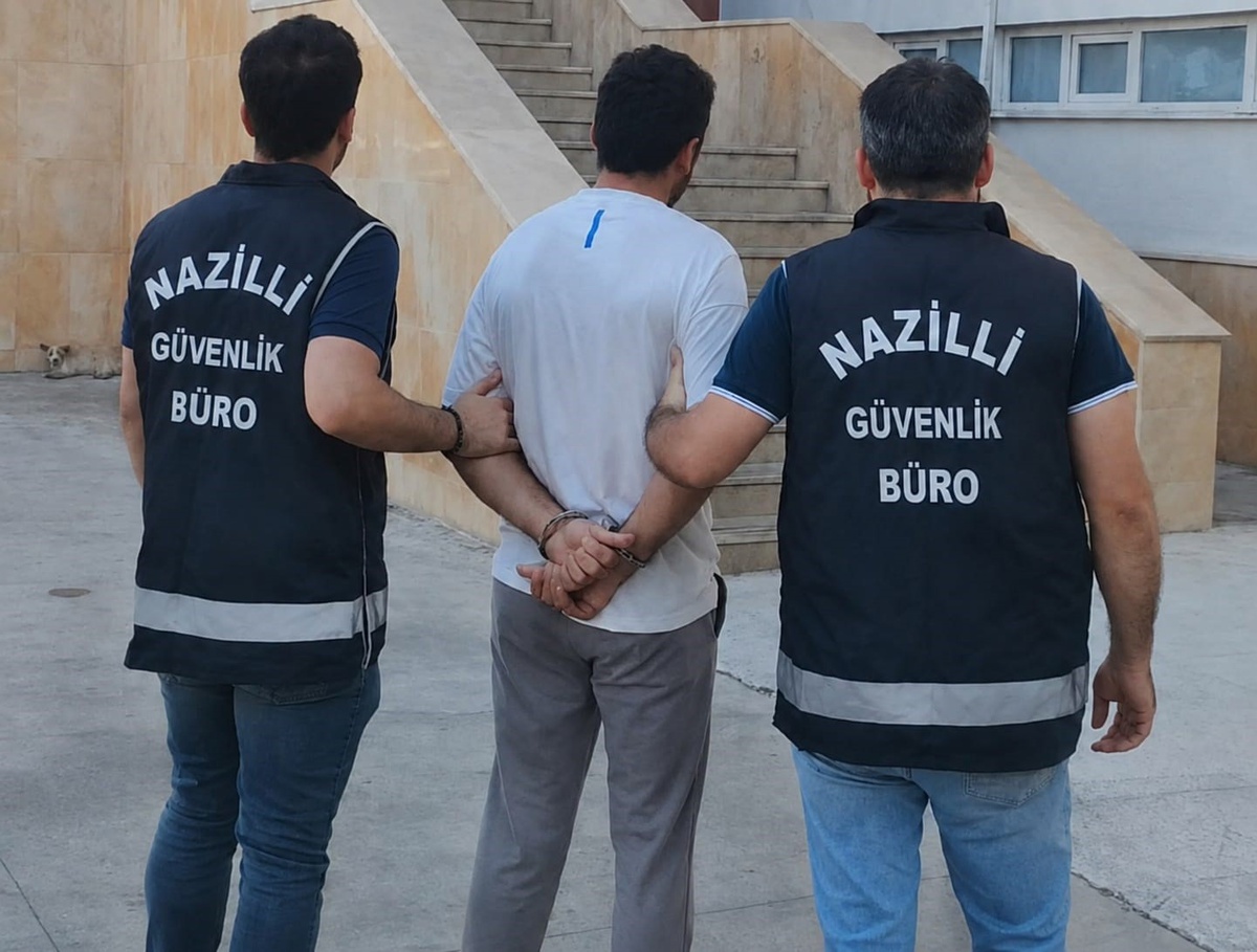 Üst geçitte Erdoğan'a hakaret maketi: 1 gözaltı