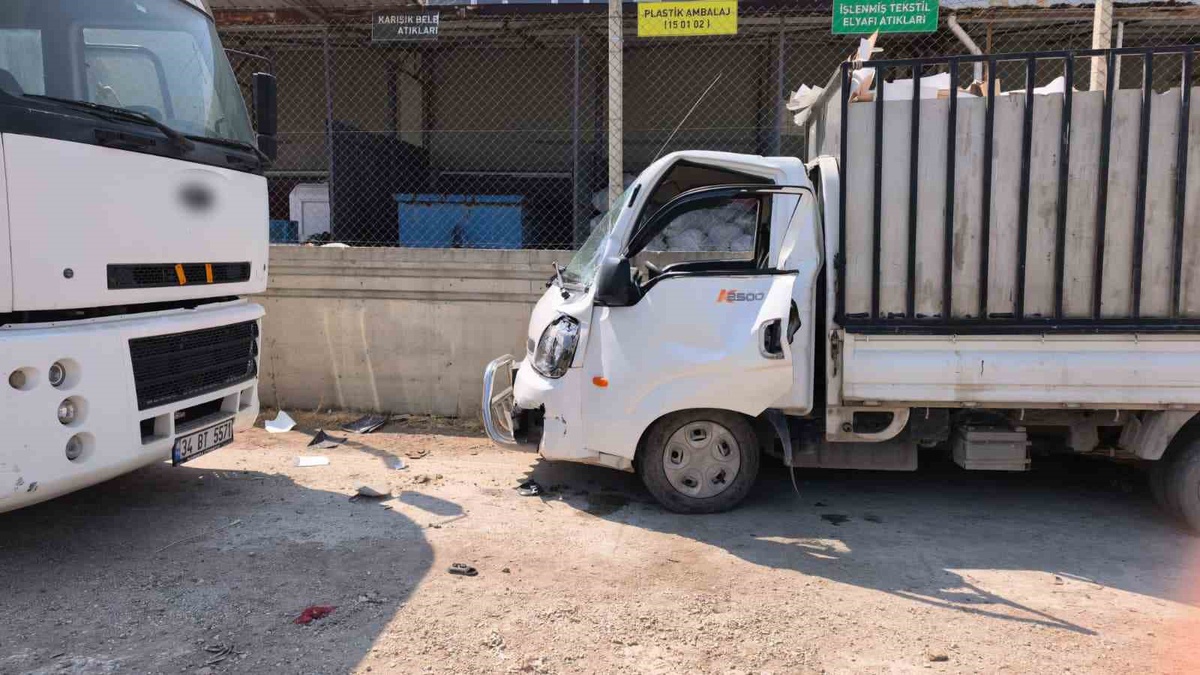 İnegöl’de Trafik Kazası: Kamyonet Sürücüsü Ağır Yaralandı