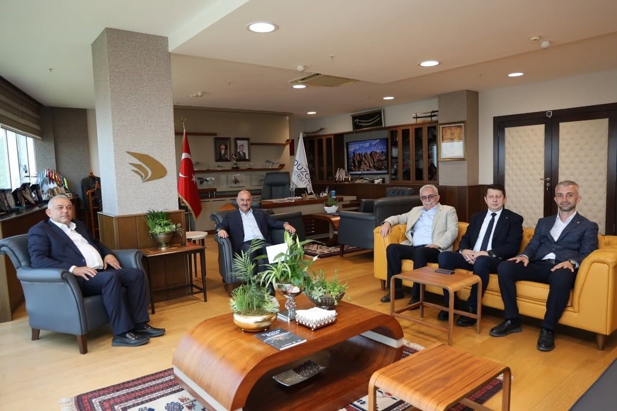 Düzce Üniversitesi Rektörü Sözbir, DTSO Heyetini Ağırladı
