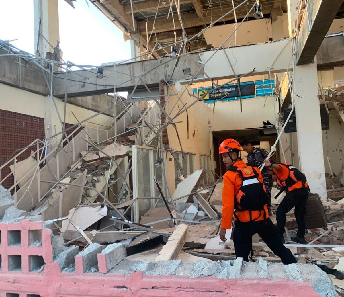 Endonezya'daki Depremde Ölü Sayısı 103'e Yükseldi