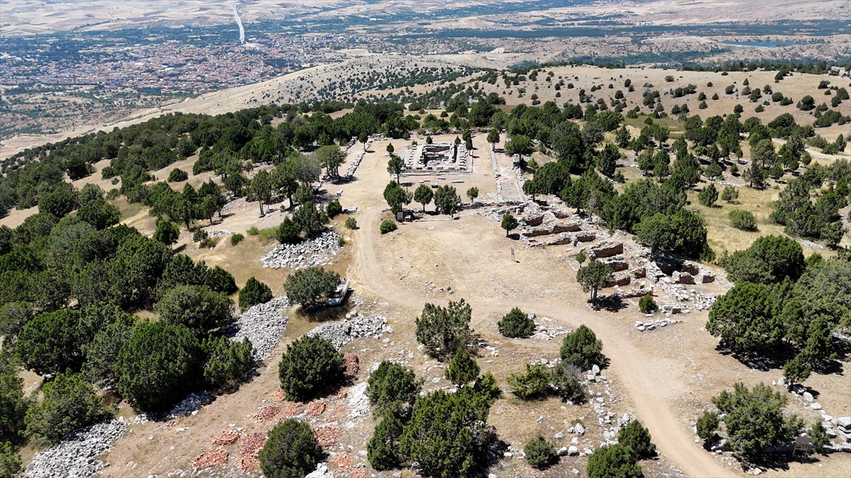 Yalvaç'taki Antik Men Kutsal Alanı