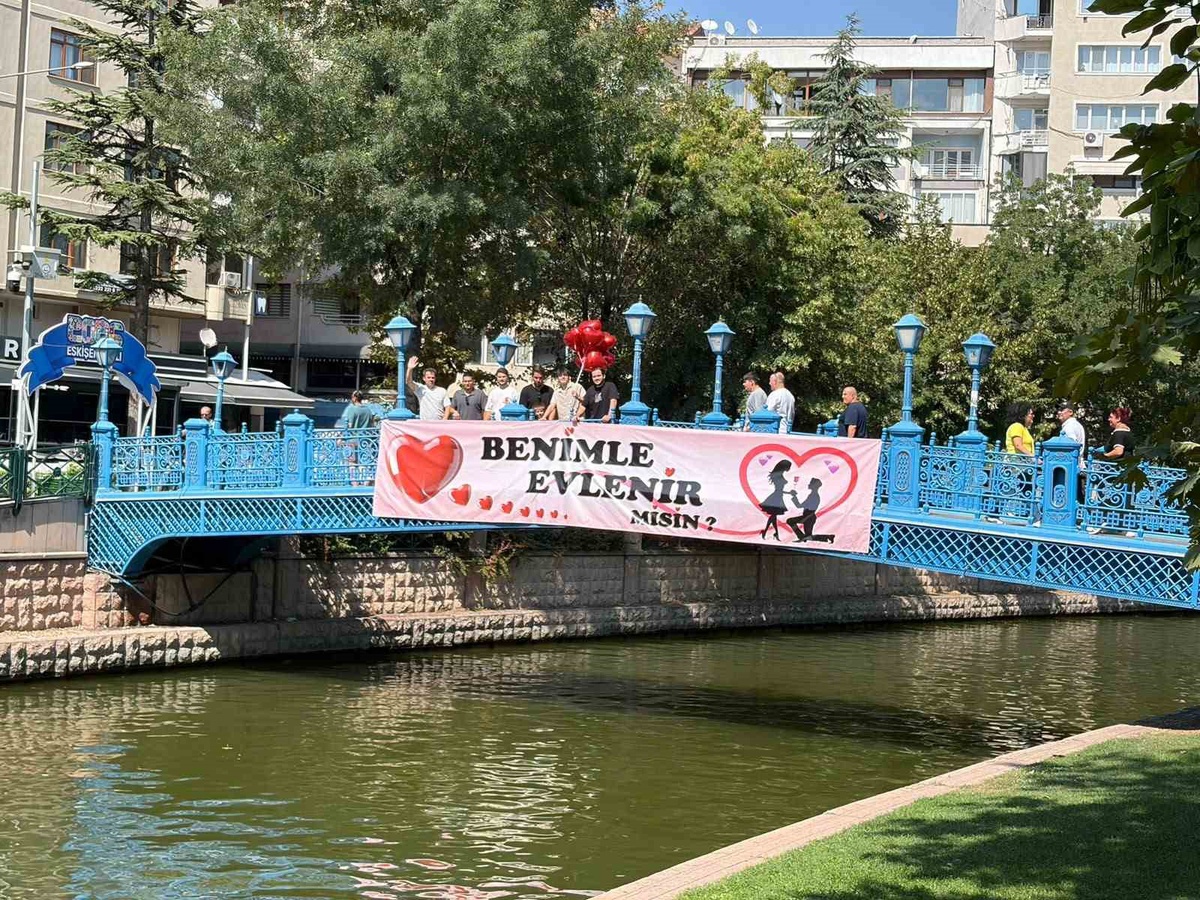 Porsuk Çayı'nda Romantik Evlilik Teklifi