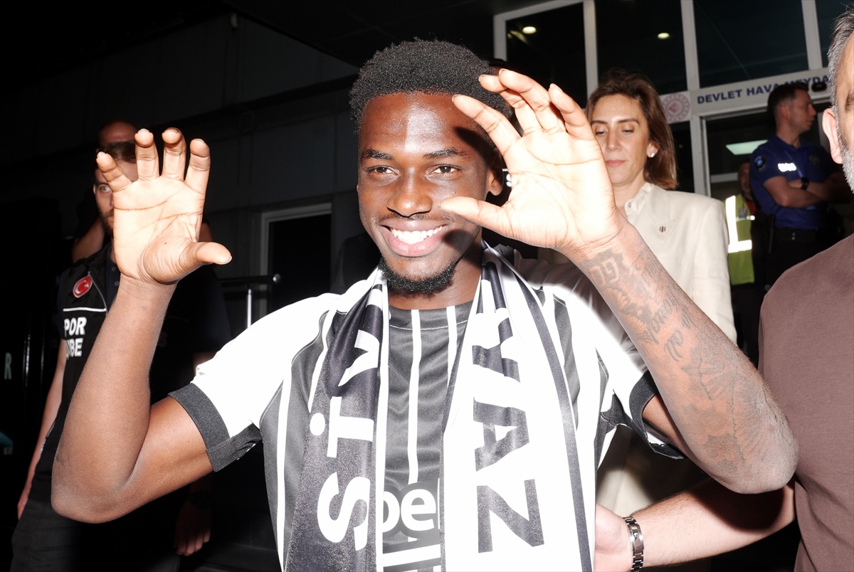 Beşiktaş, Ernest Poku'yu Karşıladı