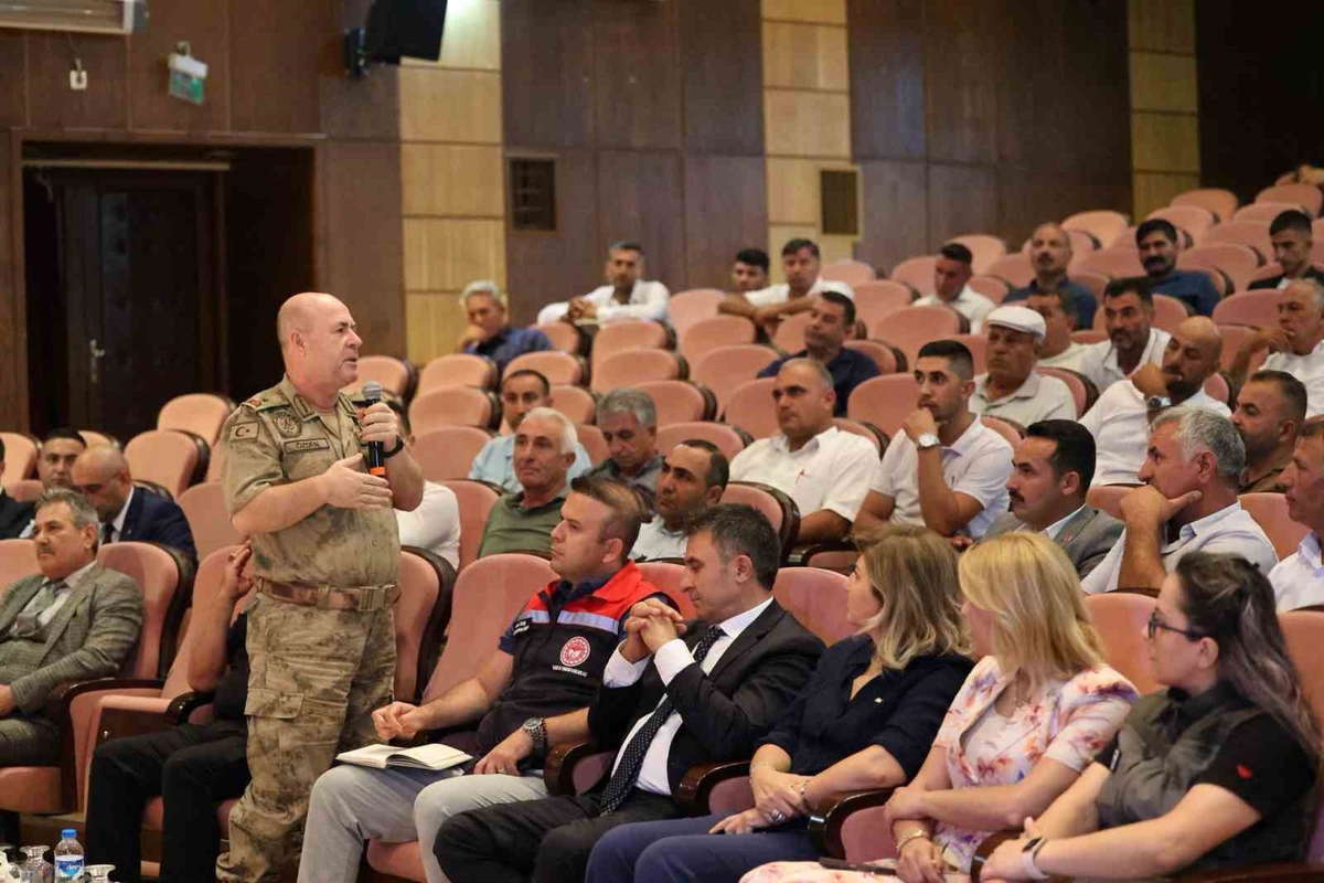 Vali Taşolar Muhtarlarla Sorunları Görüştü