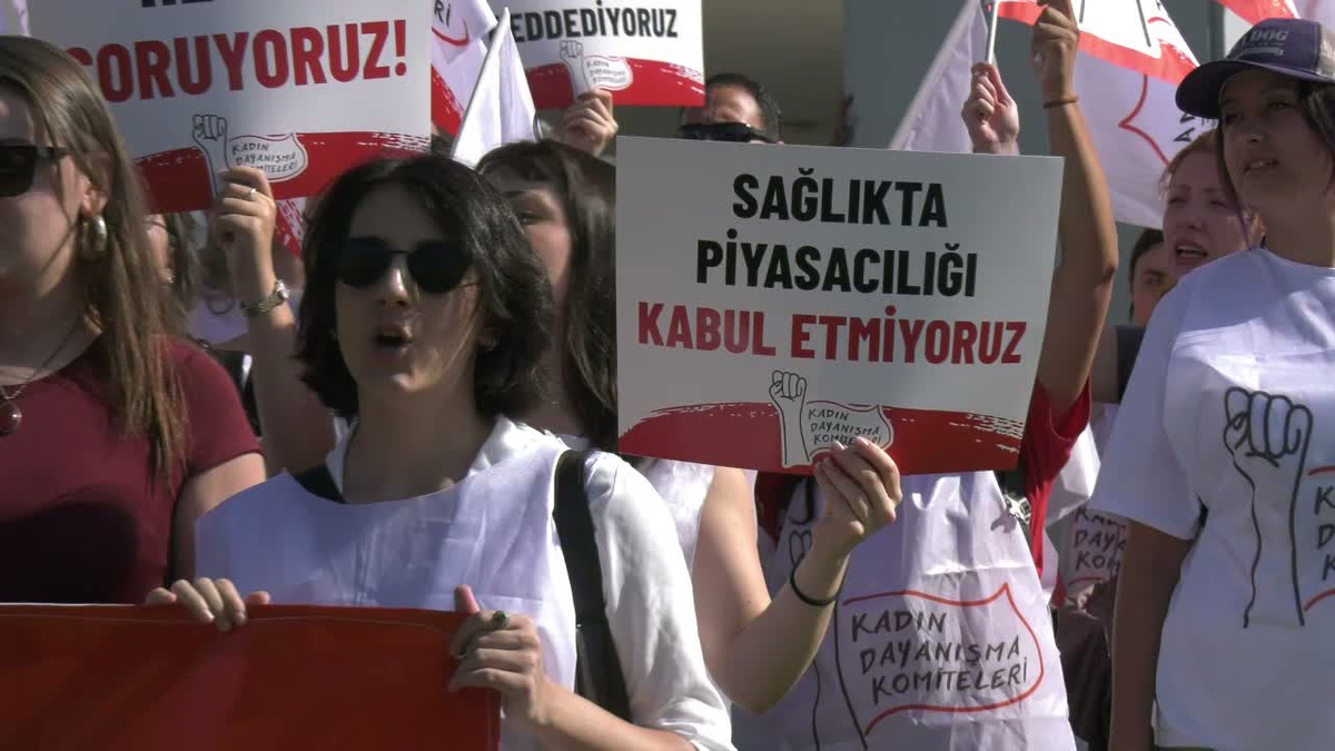 Kadınlar Ücretsiz HPV Aşısı İçin Eylemde