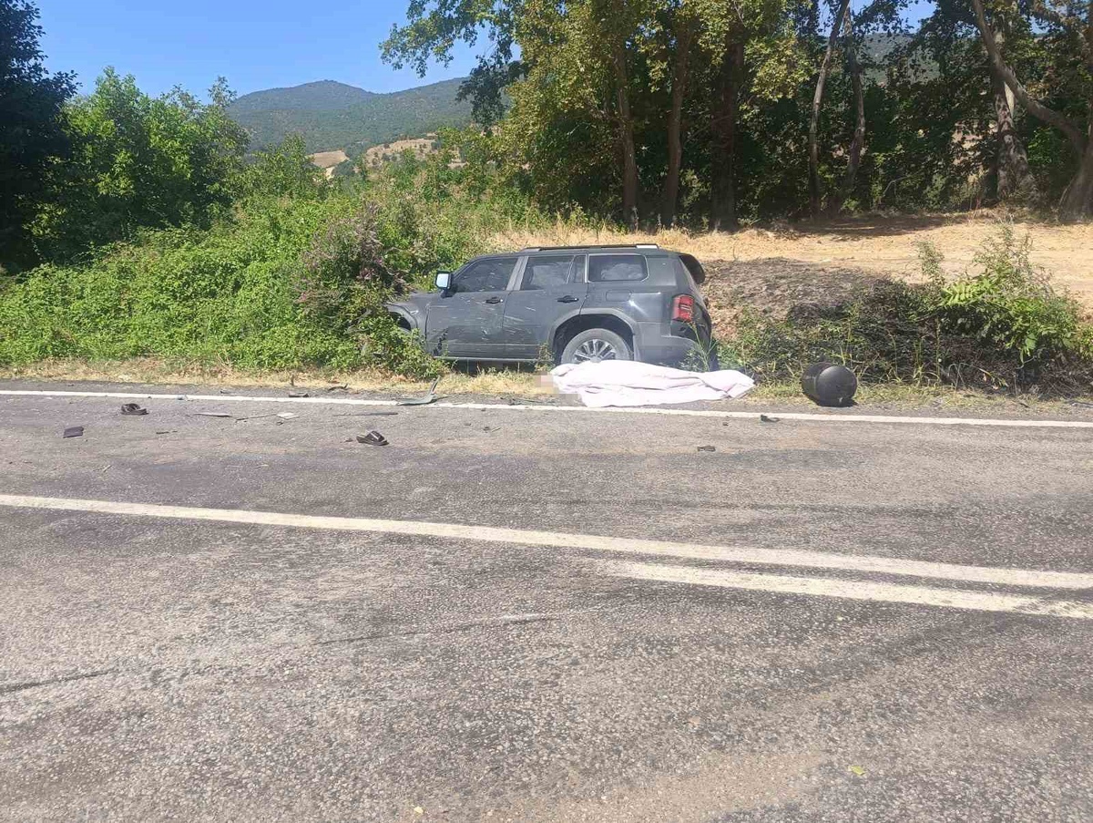 Demirci'de Trafik Kazası: 2 Kardeş Hayatını Kaybetti