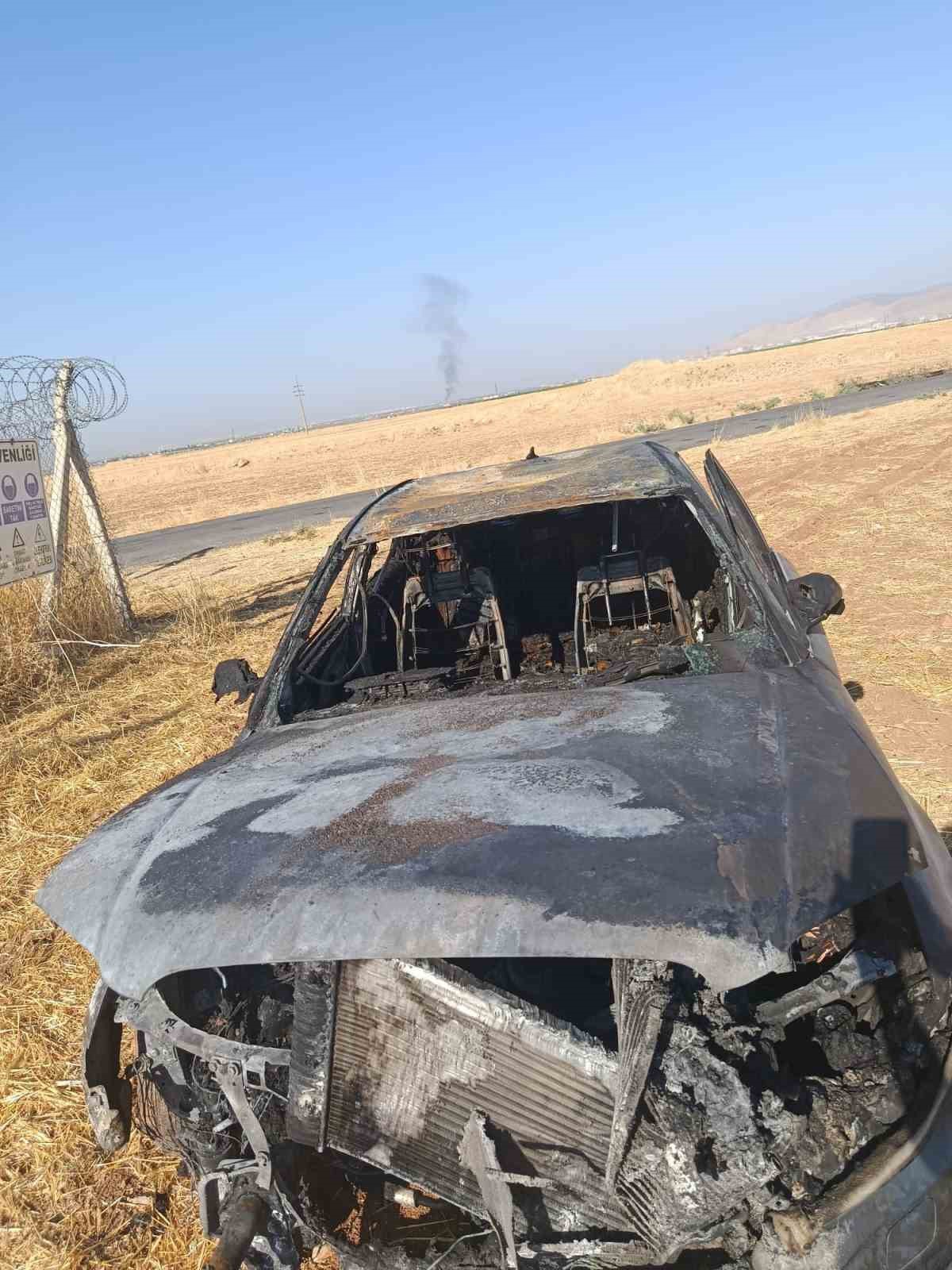 Mardin'de Otomobil Yanarak Kullanılamaz Hale Geldi