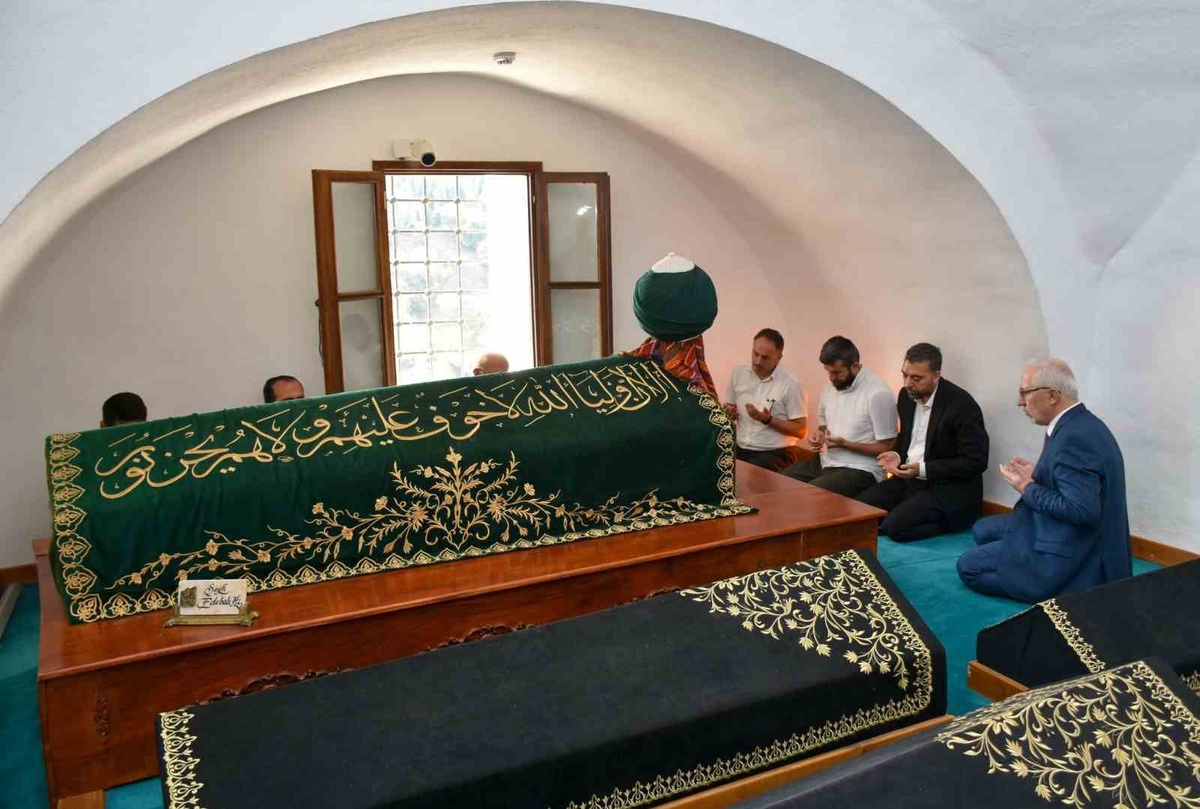 Mevlid-i Nebi Haftası'nda Türbe Ziyareti
