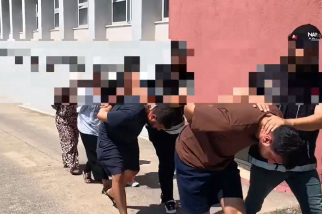 Midelerinde 1,5 kilo uyuşturucu çıkan 2 kadın tutuklandı