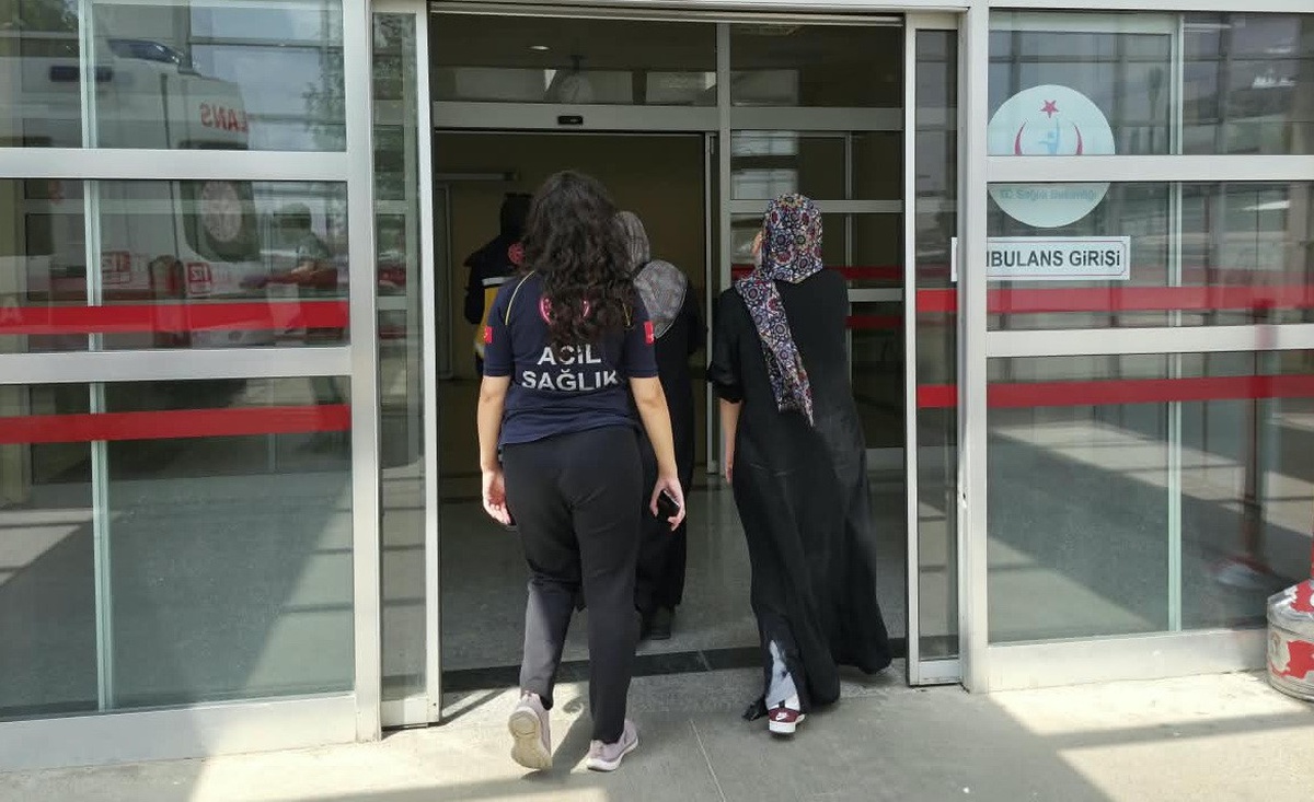 Adıyaman'da Motosiklet Yayalara Çarptı: 2 Yaralı
