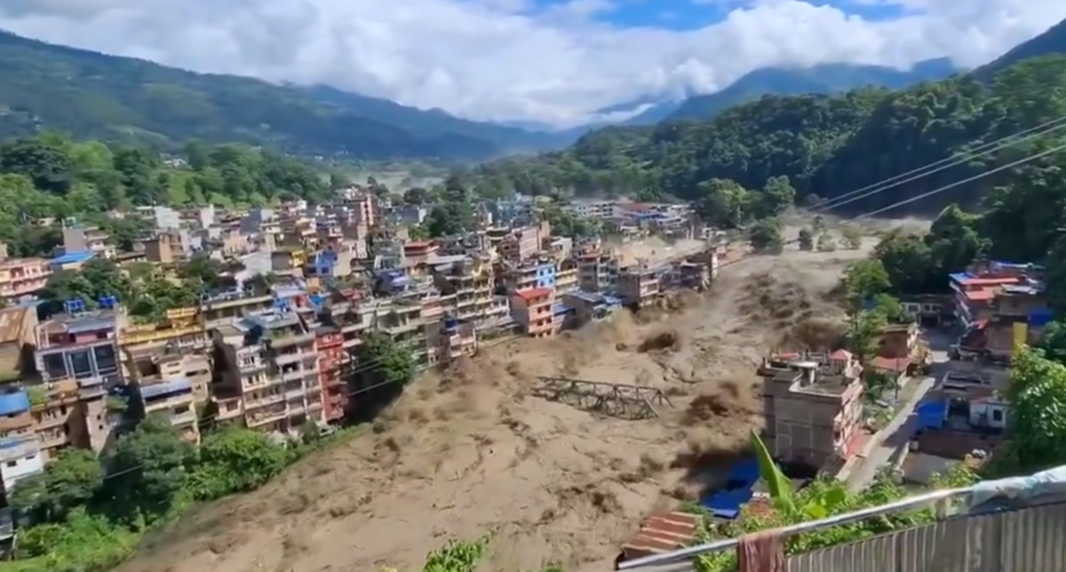 Nepal ve Çin'de Heyelan: Yüzlerce Kayıp