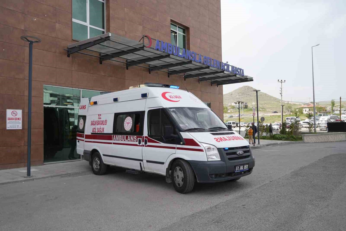 Çalıştığı sırada elektrik akımına kapılan 18 yaşındaki genç can verdi