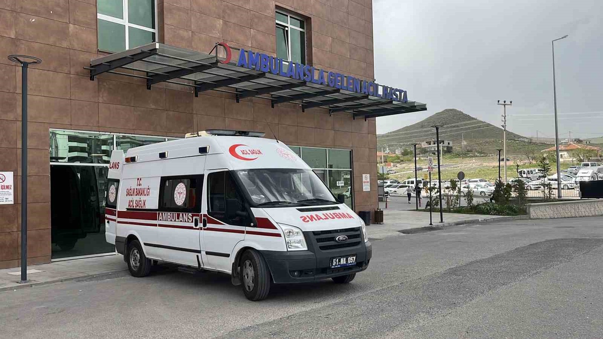 Niğde'de Yemek Zehirlenmesi