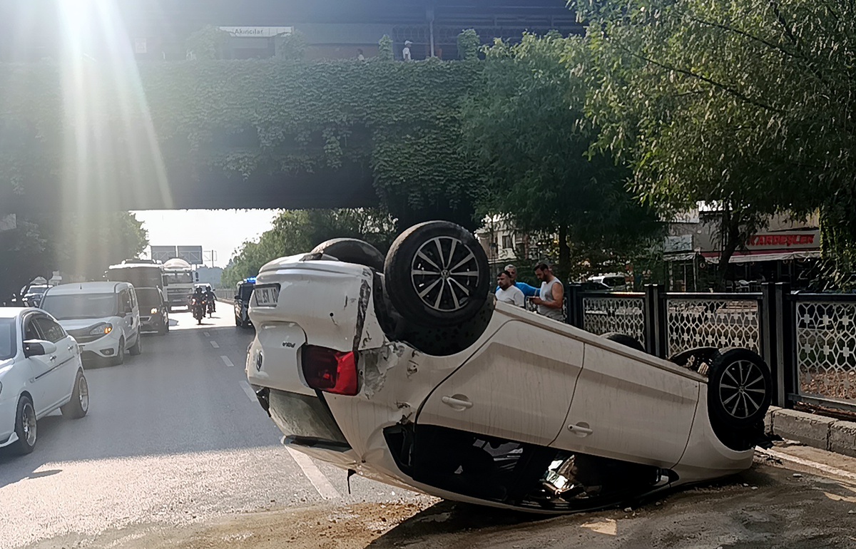 Adana'da Köprüden Düşen Otomobilde Sürücü Yaralandı