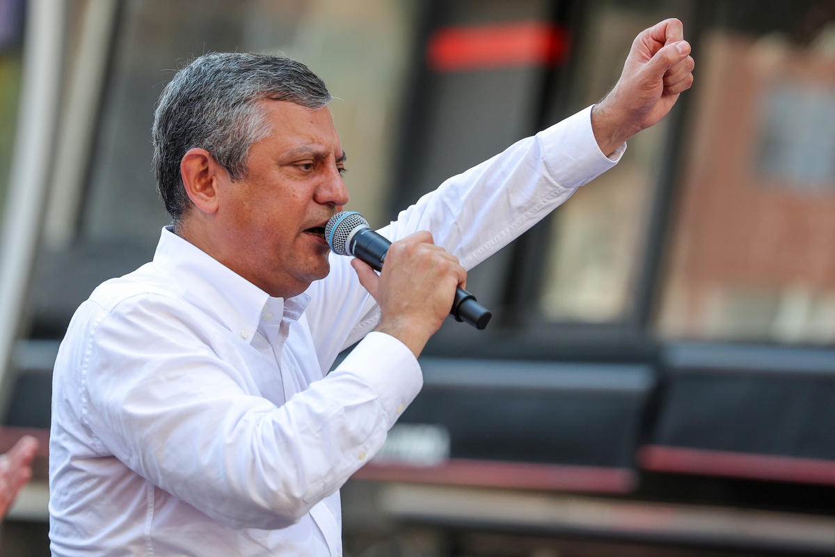 Özgür Özel'den Büyük Taarruz Mesajı