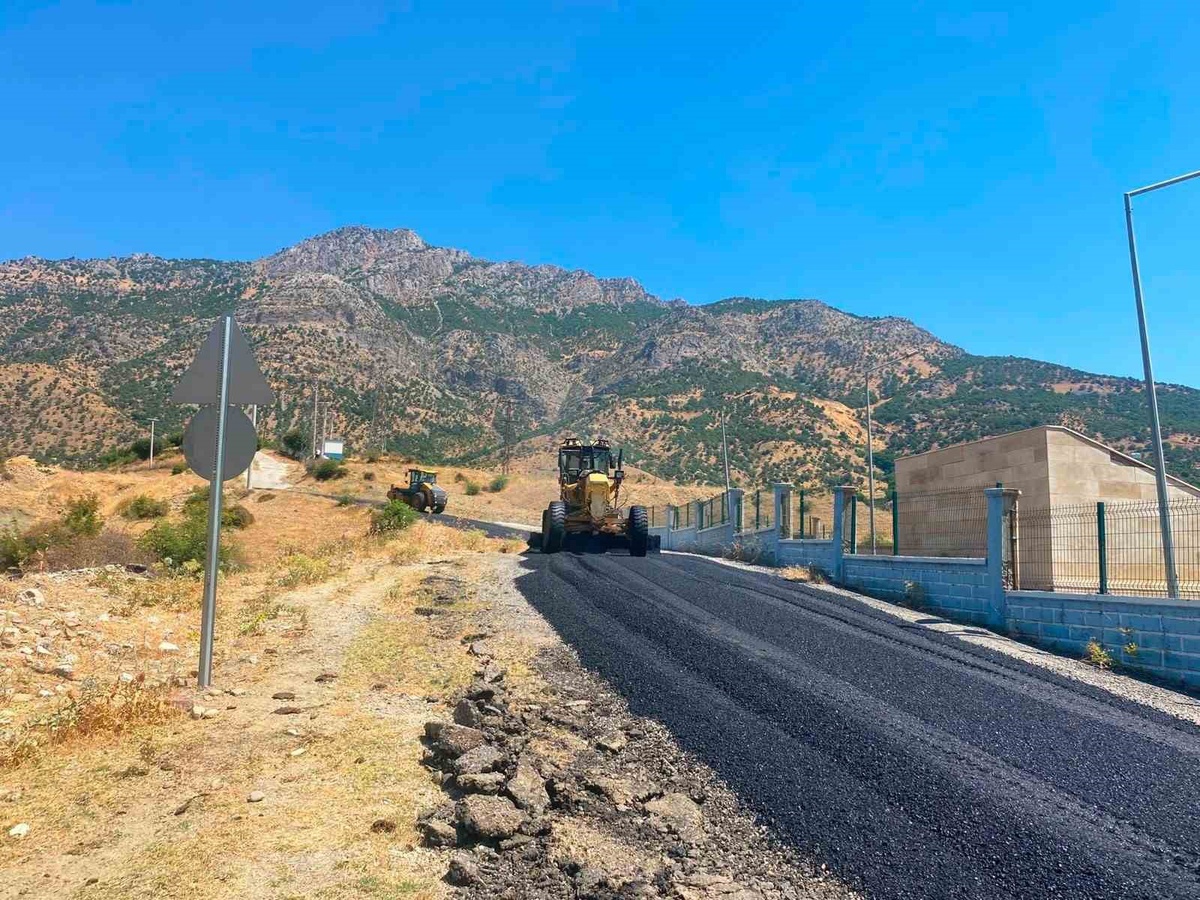 Sason'da Kırsal Yollar Yenileniyor
