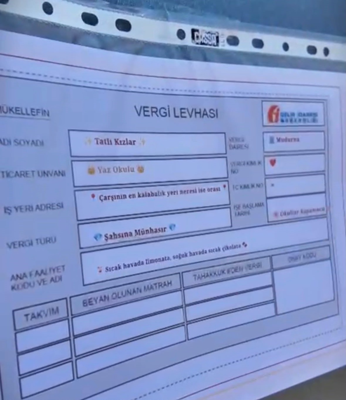 'Şikayet var' diyen zabıtaya el yapımı 'vergi levhası'
