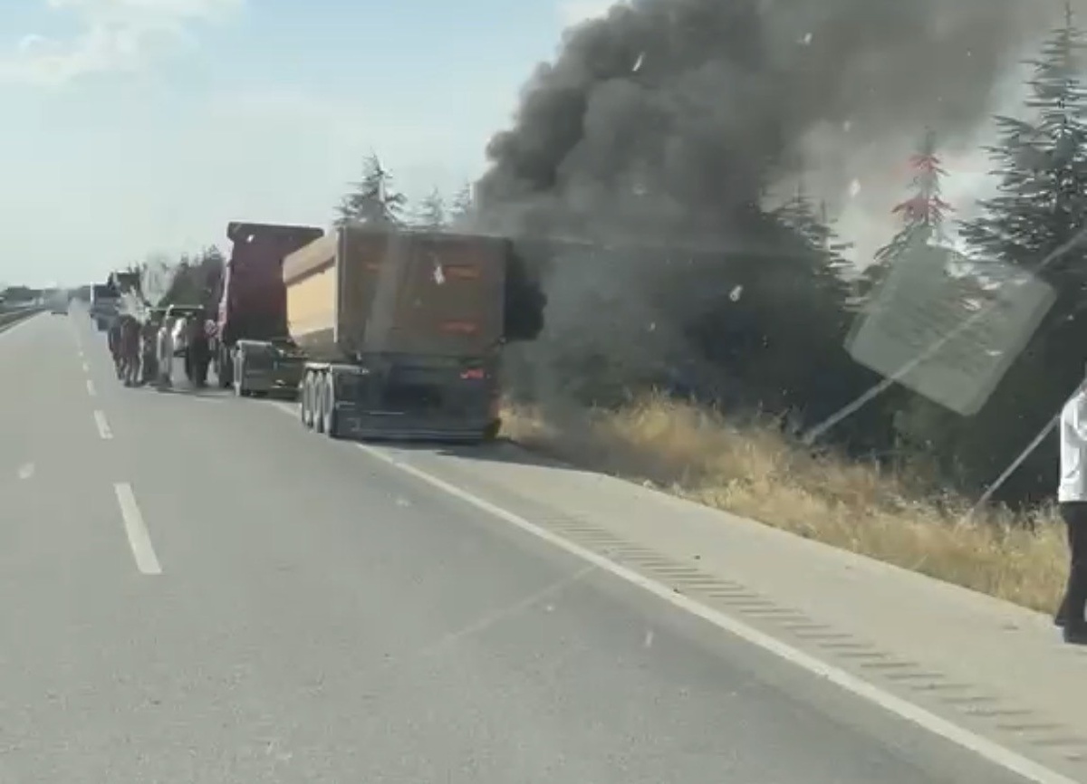 Tırda Lastik Yangını Kontrol Altına Alındı