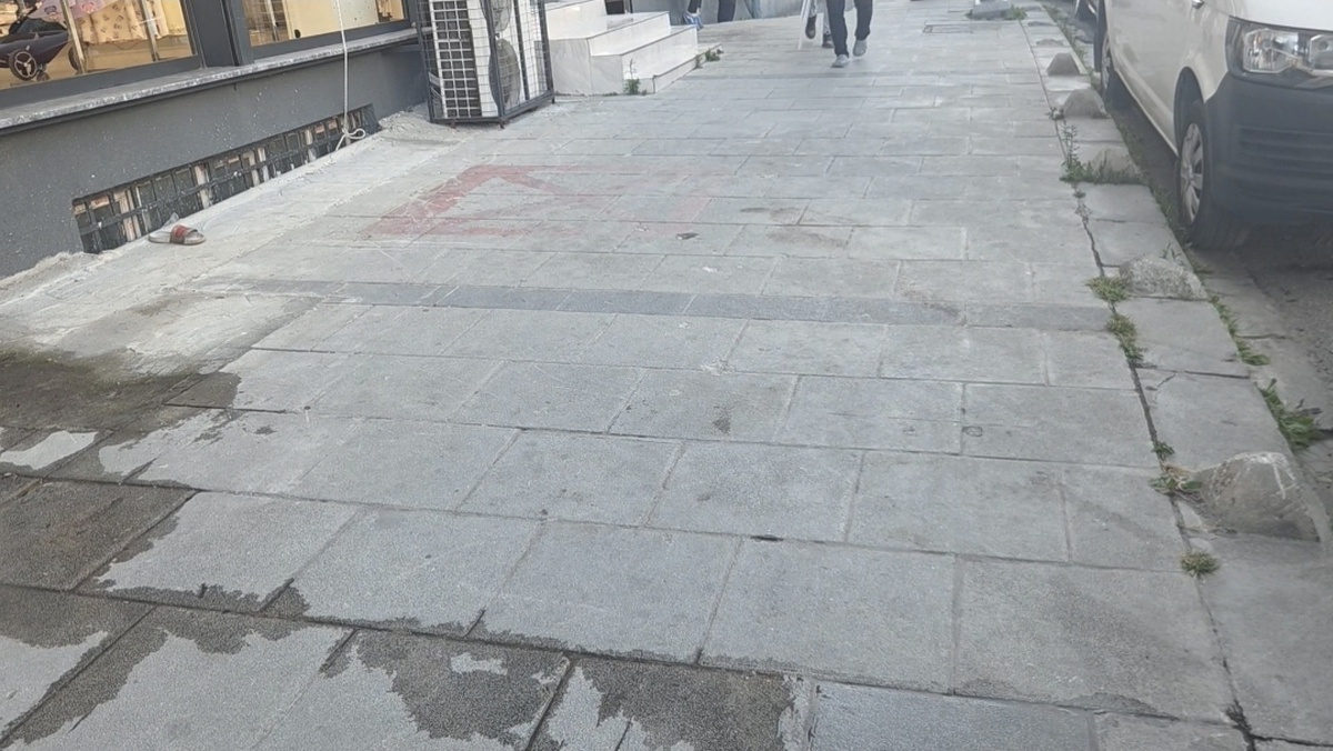 Sultangazi'de işçinin 3'üncü kattan düştüğü anlar kamerada