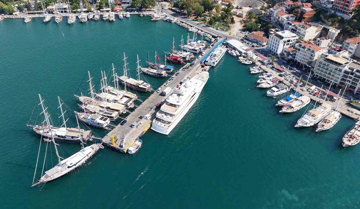 Fethiye'de Lüks Süper Yat Akaryakıt İkmali